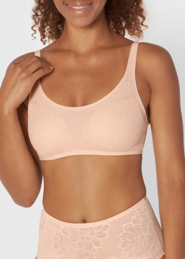 Телесно бюстие без подплънки Triumph Fit Smart P EX